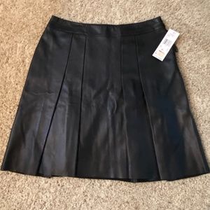 NEW Anne Klein Black Leather Skirt Size 8 Medium Fit N Flare Pleated Mini (744)
